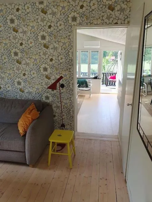 Stugan Stockholm 0*,